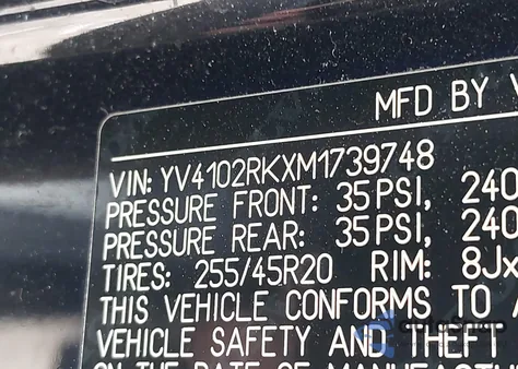 2021 Volvo Xc60 T5 Momentum z USA, uszkodzony, nr VIN YV4102RKXM1739748